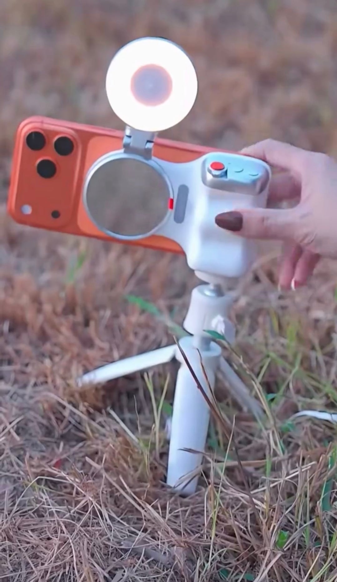SnapGrip Pro: Magnetic Smartphone Camera Handle with Ring Light
