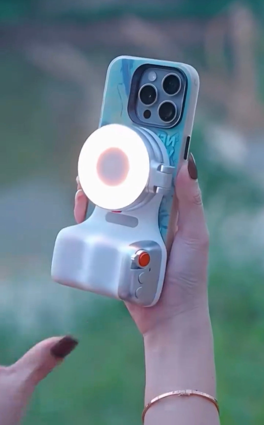 SnapGrip Pro: Magnetic Smartphone Camera Handle with Ring Light