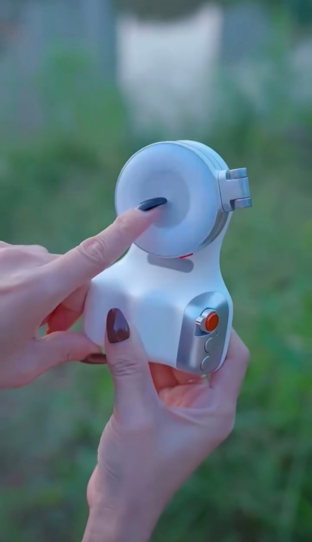 SnapGrip Pro: Magnetic Smartphone Camera Handle with Ring Light