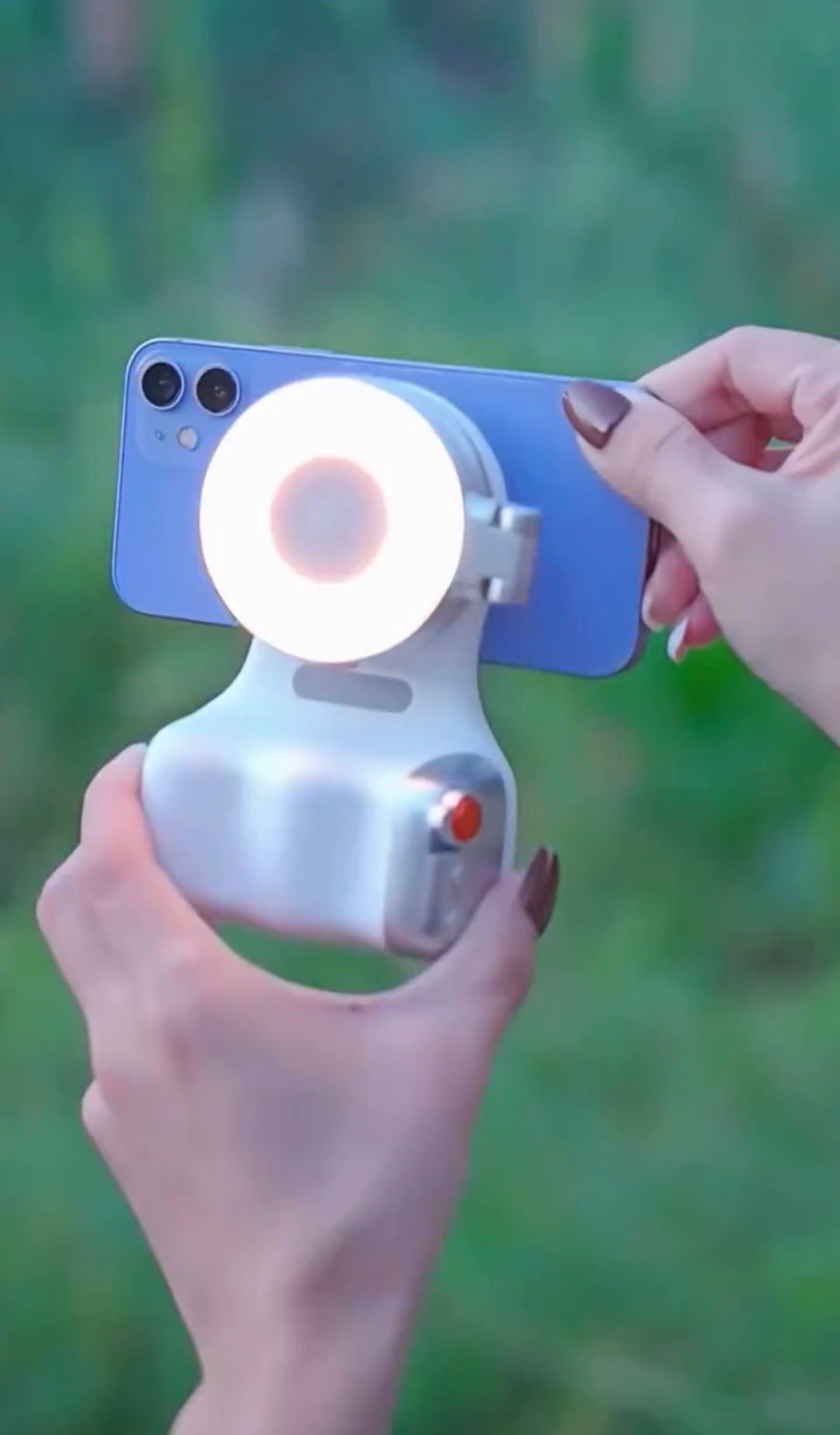 SnapGrip Pro: Magnetic Smartphone Camera Handle with Ring Light